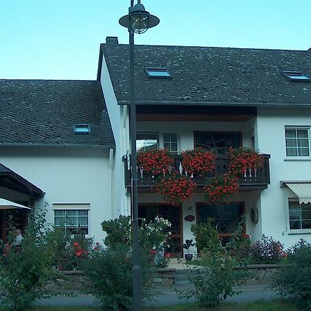 Gaestehaus-Weingut Michael Scholer Hotel Schleich Exterior photo